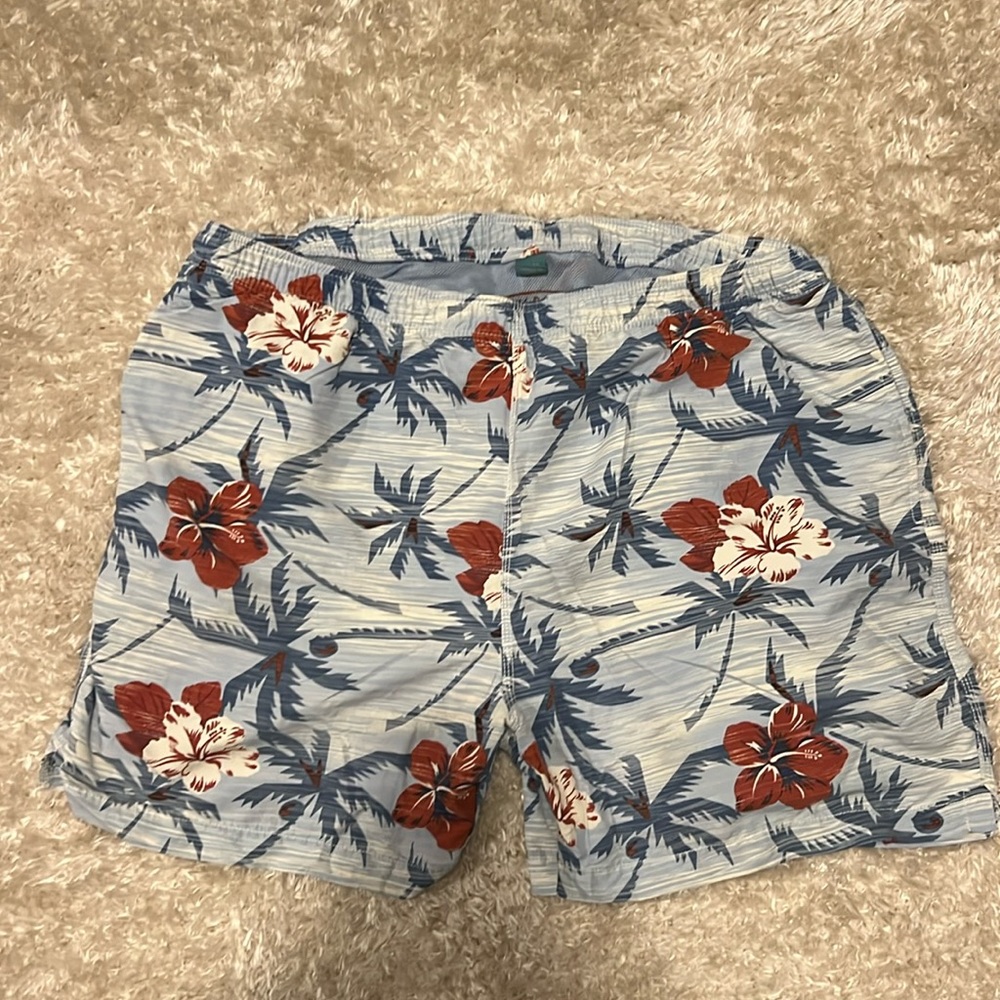 Tommy Bahama swim shorts pockets on front and back. They run big